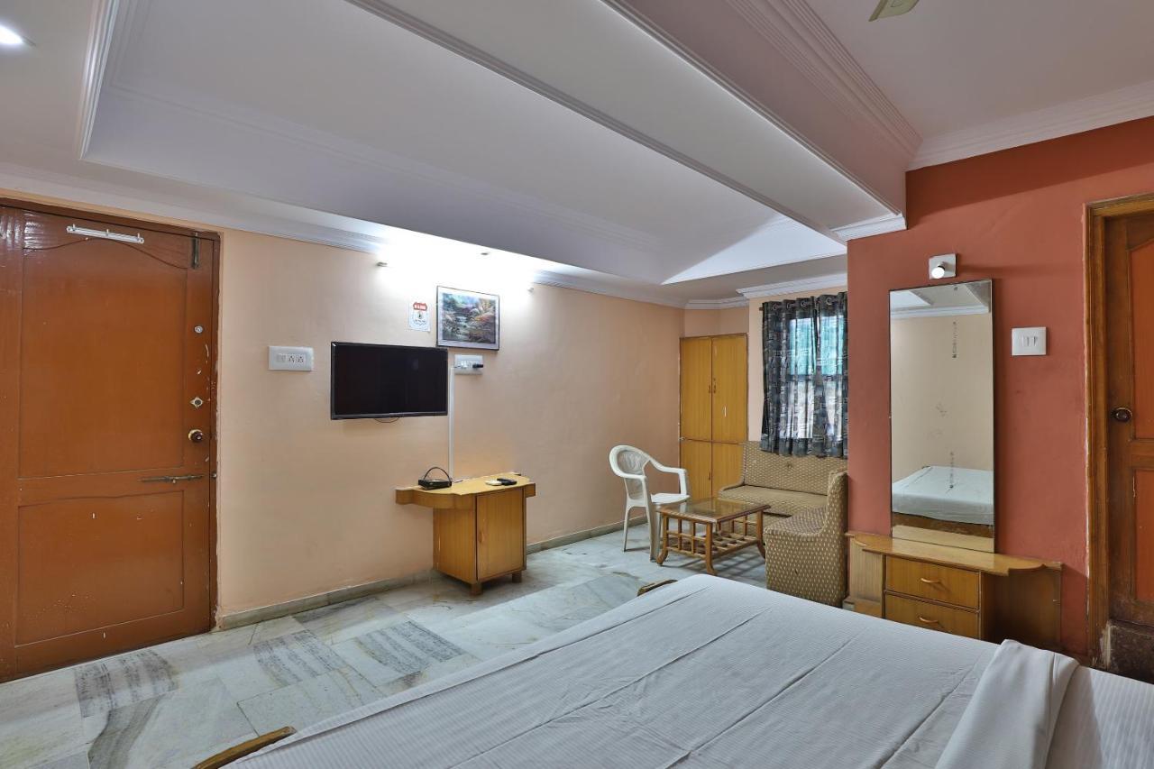 Spot On Hotel Decent Ānand Zewnętrze zdjęcie
