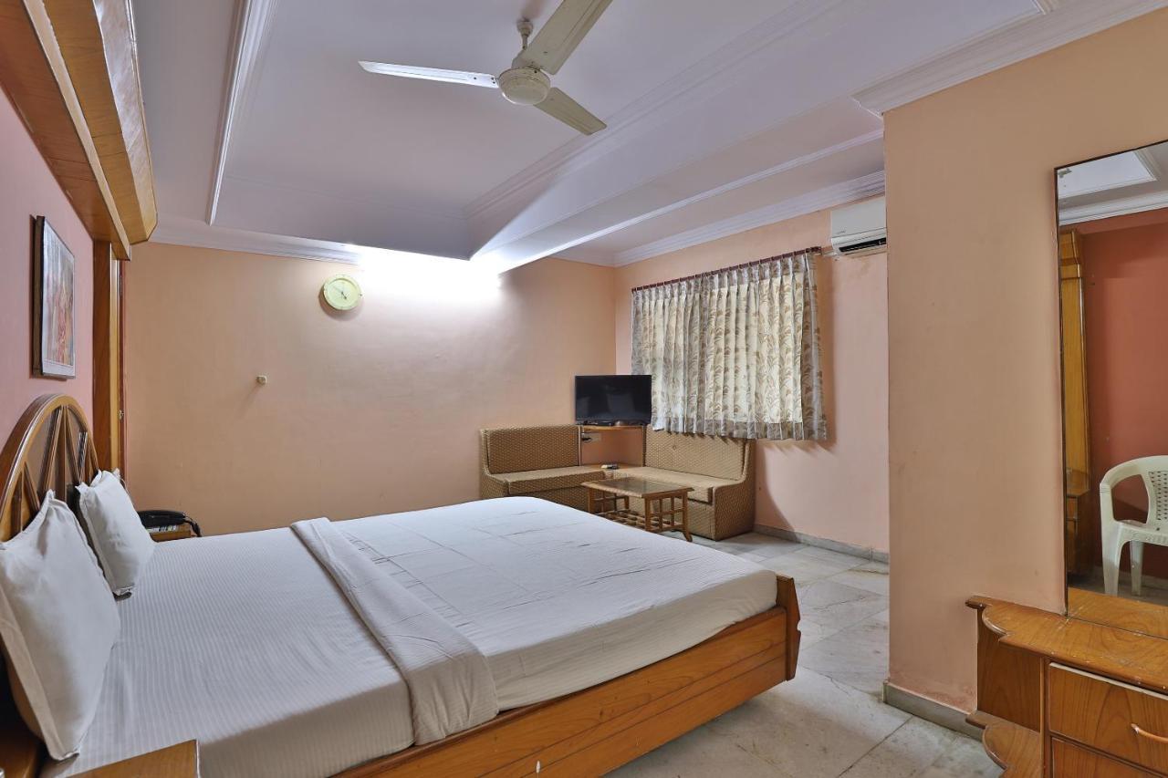 Spot On Hotel Decent Ānand Zewnętrze zdjęcie
