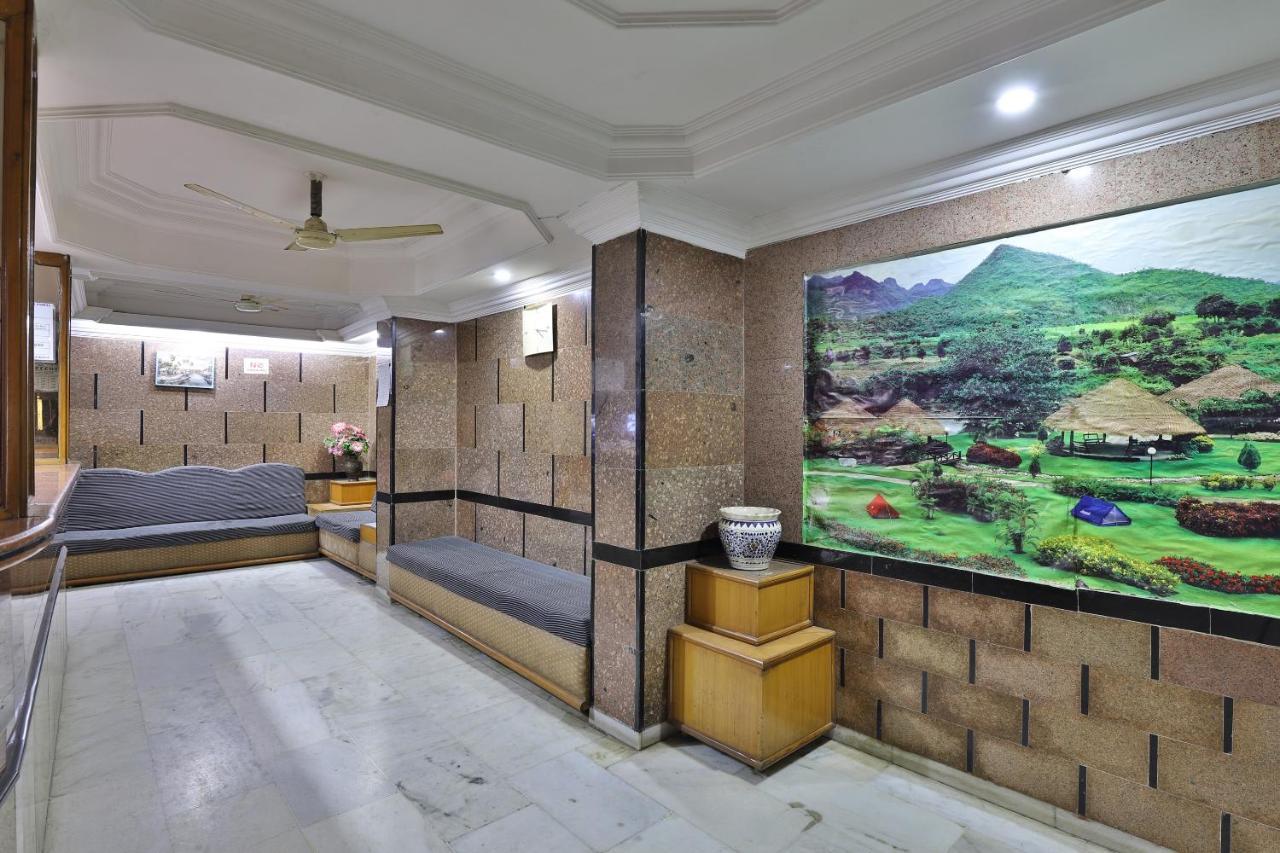 Spot On Hotel Decent Ānand Zewnętrze zdjęcie