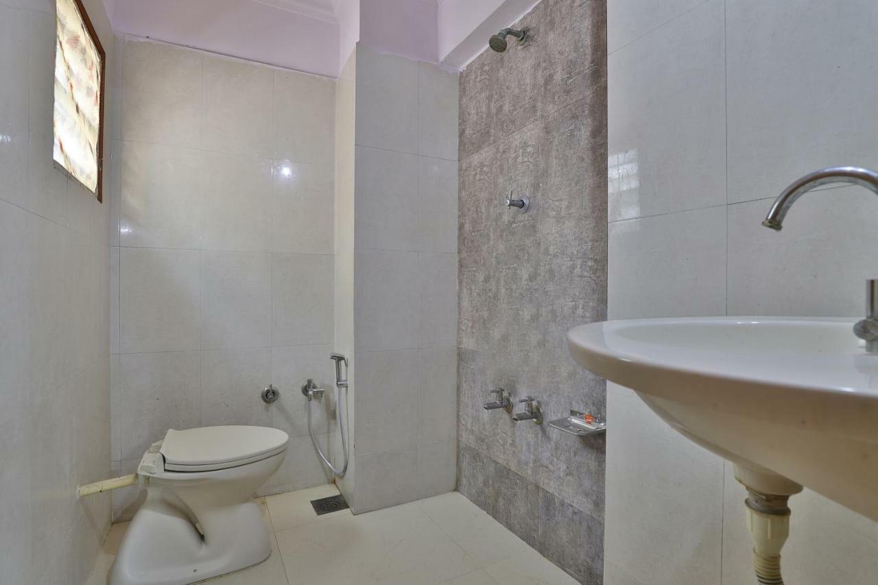Spot On Hotel Decent Ānand Zewnętrze zdjęcie